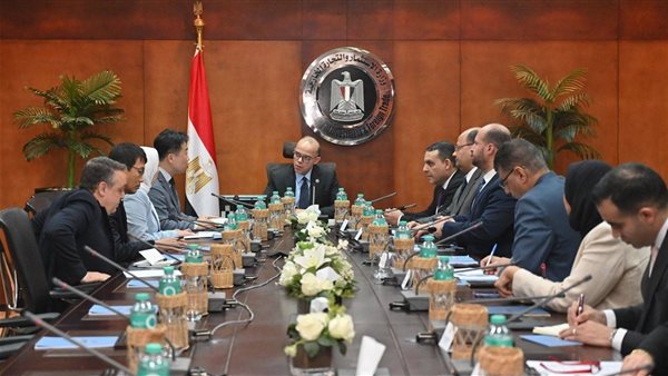 وزير الاستثمار يلتقي بعمالقة الإلكترونيات لتعزيز المنتج المحلي وتوطين الصناعة لخفض فاتورة الاستيراد