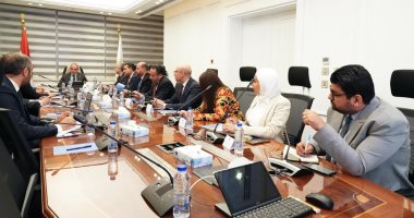 وزير الاستثمار يناقش مع AJE Group استراتيجيات التوسع وإقامة منطقة استثمارية جديدة