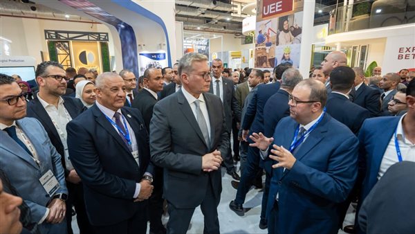 وزير البترول يزور أجنحة الشركات في مؤتمر إيجبس 2026 للطاقة