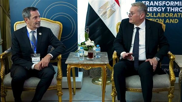 وزير البترول يعقد مباحثات مع «شلمبرجير» العالمية لتعزيز التعاون في تقنية الحفر الأفقي لزيادة الإنتاج