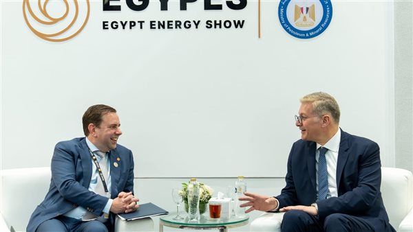 وزير البترول يناقش مع مسؤولي شل استراتيجيات تسريع استكشاف وإنتاج الغاز