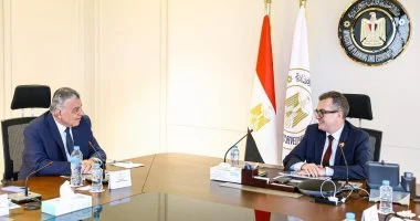 وزير التخطيط يستعرض آليات دعم قطاع ريادة الأعمال مع شركة أيادي للاستثمار