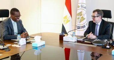 وزير التخطيط يعقد مباحثات مع ممثلي البنك الإفريقي للتنمية لتعزيز التعاون