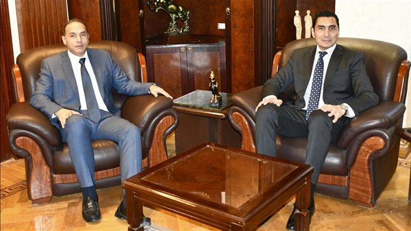 وزير الشباب والرياضة يناقش مع رئيس هيئة الرقابة المالية سبل تعزيز التعاون المشترك