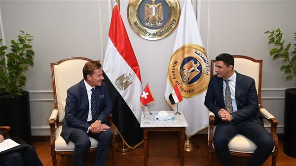 وزير الصناعة يؤكد وجود فرص واعدة لتوطين الصناعات السويسرية في مصر