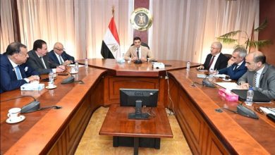 وزير الصناعة يناقش مع اتحاد الصناعات وغرفة البترول والتعدين تعزيز الإنتاج المحلي