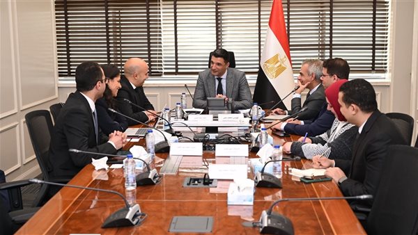 وزير الصناعة يناقش مع "لوريال مصر" سبل تعزيز صادرات مستحضرات التجميل للأسواق الخارجية