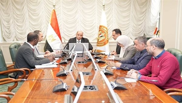 وزير العمل يواصل متابعة منصة الخدمات الإلكترونية بشراكة مع SGT