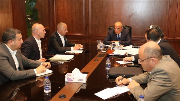 وزير الكهرباء يناقش مع "السويدي" مشاريع الشبكة القومية وتعزيز كفاءة الطاقة