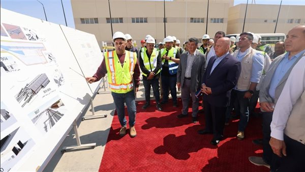 وزير النقل يزور مشروع مونوريل غرب النيل بطول 43.8 كم