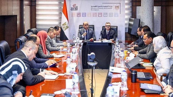 وزيرا التخطيط والتنمية الاقتصادية والعمل يتناولان ملفات مشتركة هامة