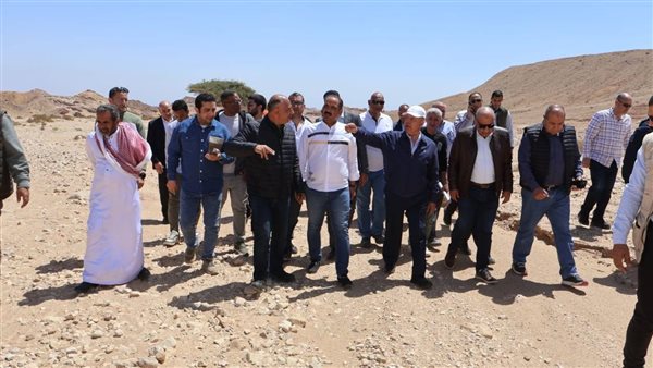 وزيرا النقل والكهرباء يستعرضان مشروعات طاقة الرياح في جبل الجلالة