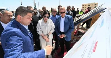 وزيرة الإسكان تقوم بزيارة ميدانية لمشروعات مارينا 8 و"بوغاز 24" والممشى السياحي بمارينا