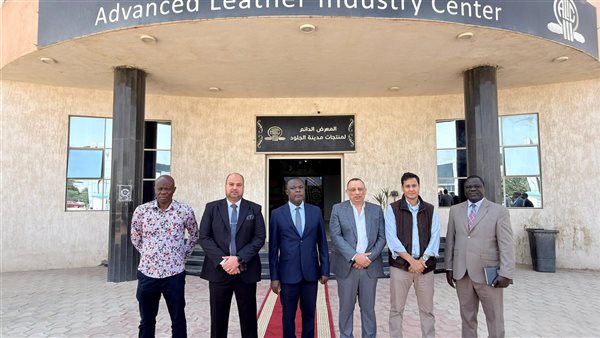 وفد كيني رفيع يزور مدينة الجلود بالعاشر لاستكشاف تجربة مصرية متميزة