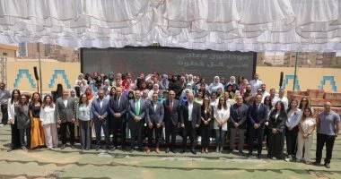 ڤودافون مصر تحتفي بنجاح برنامج "معاكي" لتمكين المرأة الريفية وتكريم سفيرات البرنامج في احتفالية بالمنيا بحضور المحافظ