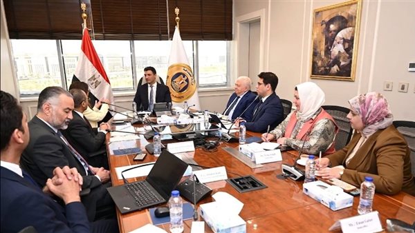 الصناعة تستكشف فرص توسيع إنشاء محطات شحن للسيارات الكهربائية باستخدام الطاقة الشمسية