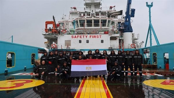 الفريق أسامة ربيع يعلن بدء إبحار سفينة الإمدادات والخدمات البترولية المتكاملة "فخر 1"