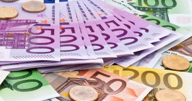 تراجع سعر اليورو أمام الجنيه في ختام تعاملات اليوم بالبنوك