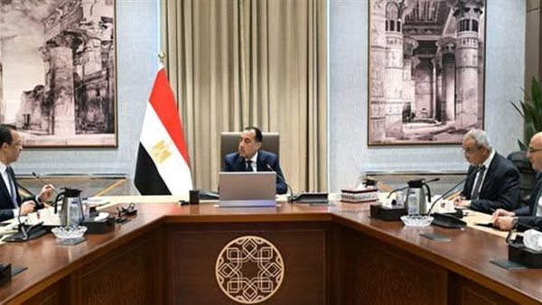 رئيس الوزراء يراقب تقدم المبادرة الرئاسية "الرواد الرقميون"