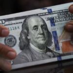 سعر الدولار أمام الجنيه المصري مع بدء تعاملات البنوك