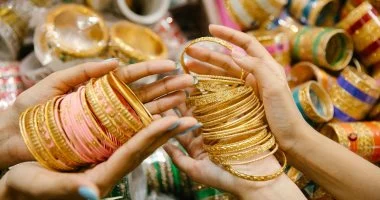 سعر الذهب عيار 21 بدون مصنعية يبلغ 6960 جنيها اليوم السبت 2 مايو 2026