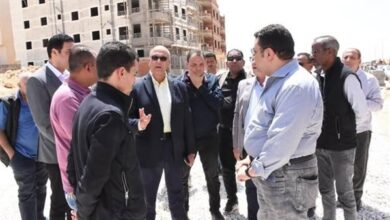 نائب وزيرة الإسكان يقوم بجولة تفقدية لمشروعات المرافق في مدينة القاهرة الجديدة