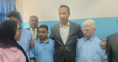 وزير الاتصالات يعلن ربط مدرسة للمكفوفين بنظام الألياف الضوئية والجيل الخامس