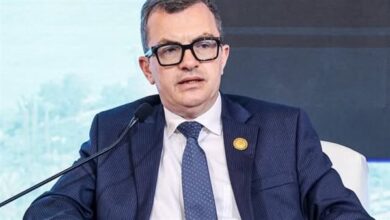 وزير التخطيط يناقش تعزيز النمو الاقتصادي ودعم القطاع الخاص في جلسة حول العصر الرقمي